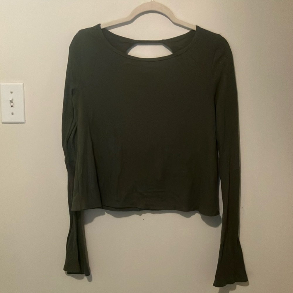 Hollister bell sleeve cutback top women’s M